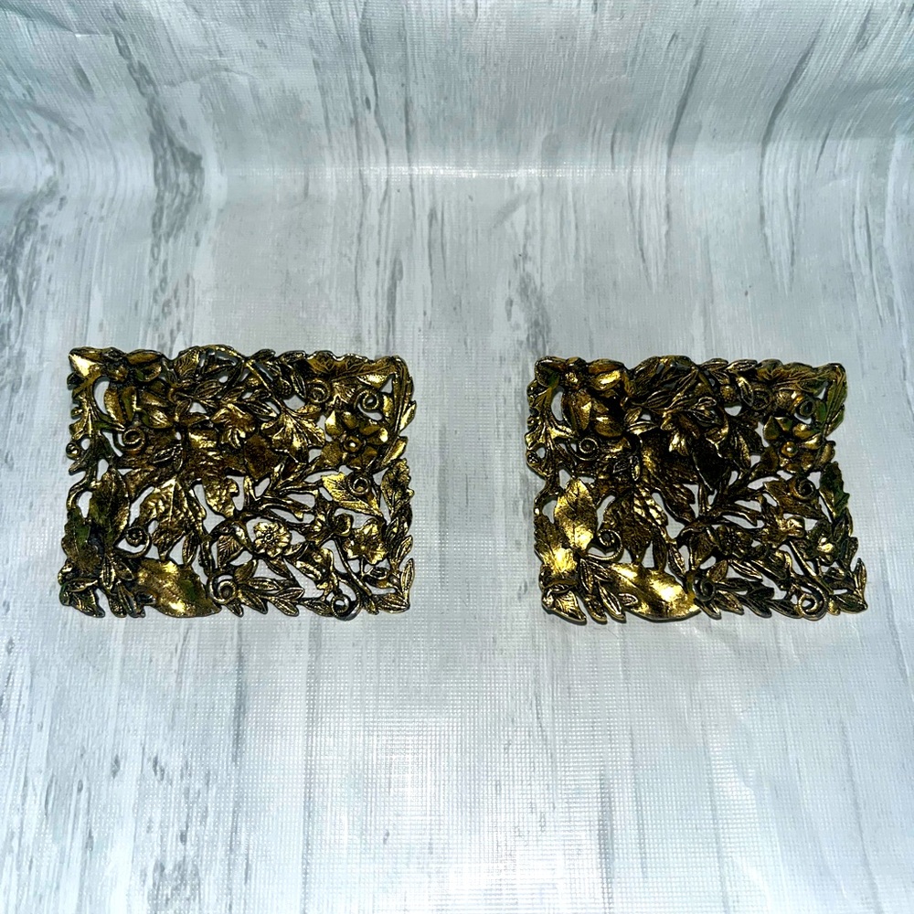 Shoe buckle gold charms